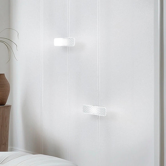 Single Horizontal Floor to Ceiling Wave